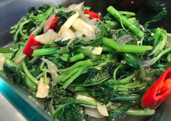 Spinach Stir-fry (Bayam Goreng)